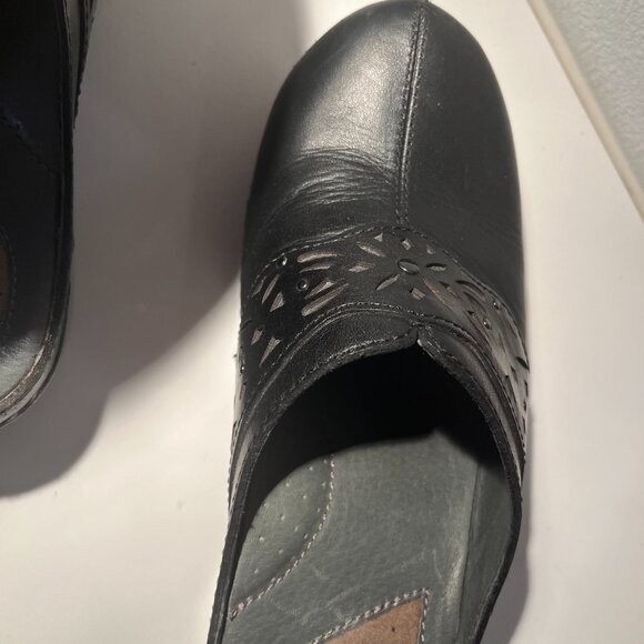 Dansko clogs size 7 - Picture 13 of 14